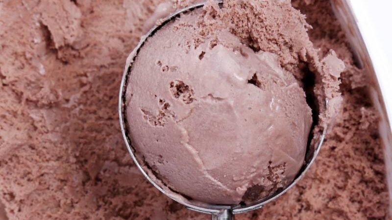 OD TRI SASTOJKA, ZA SAMO 10 MINUTA: Domaći čokoladni sladoled [VIDEO]