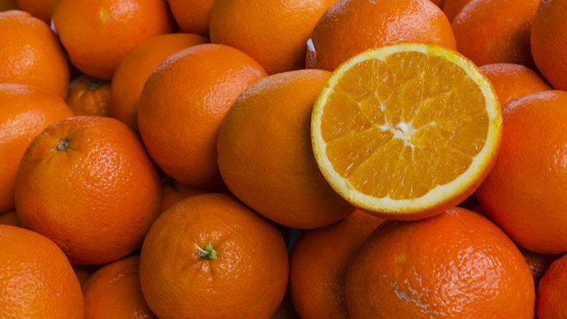 MALE KUHARSKE TAJNE (6): Sve o narančama – Kako dobiti kriške bez kožice? Kako korsititi koru? Kako ih čuvati?