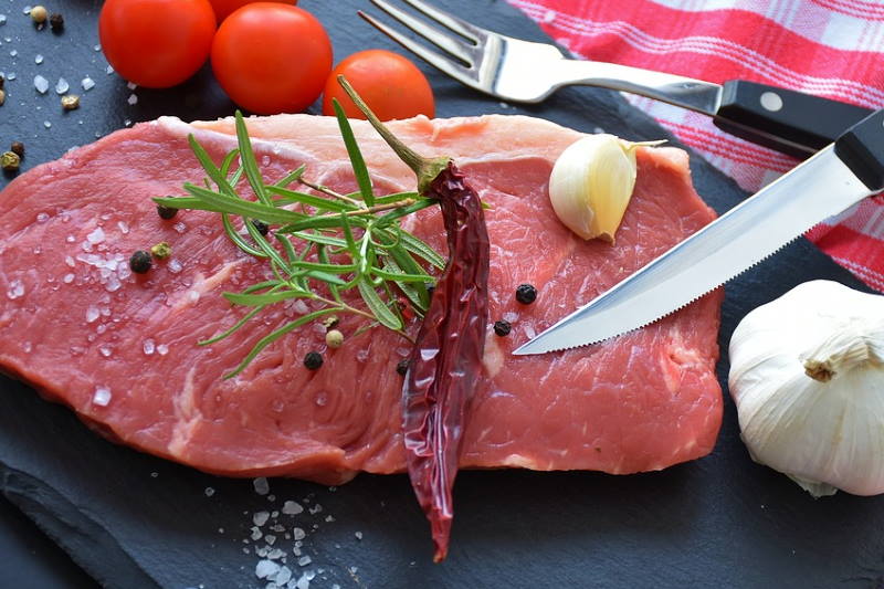 MALE KUHARSKE TAJNE (7): Sve o mesu - kako prepoznati je li svježe, kako ga peći, kako kuhati...