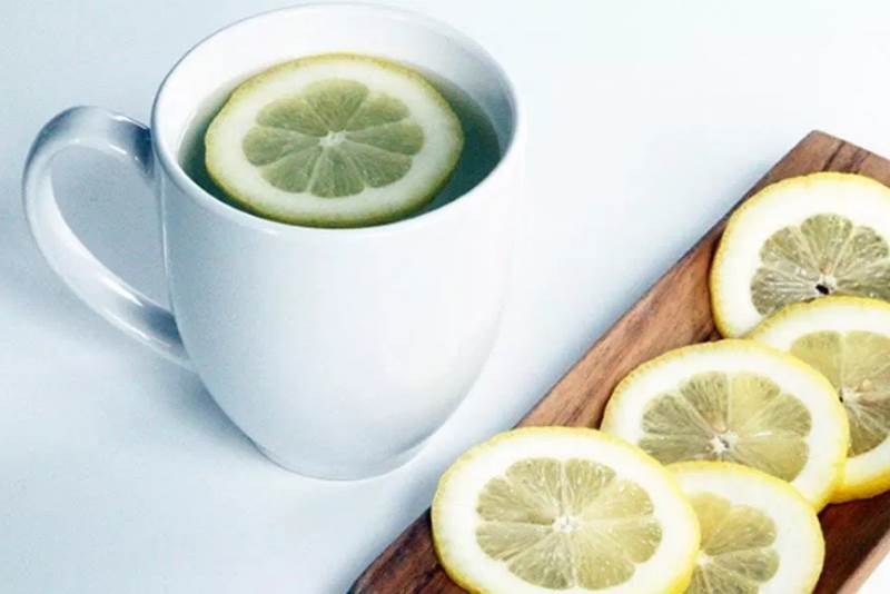 8 KORISTI ZA ZDRAVLJE koje donosi konzumacija tople vode u kombinaciji s limunovim sokom