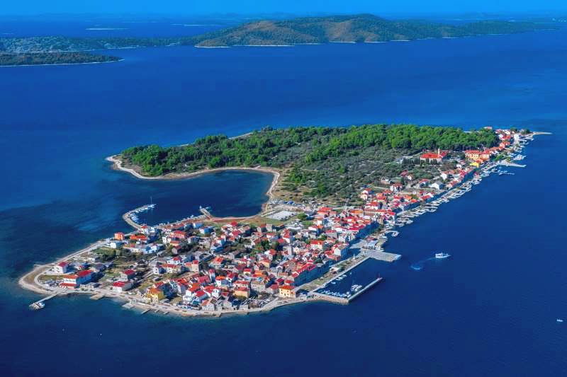Krapanj - Isplati li se zimi posjetiti najmanji naseljeni otok na Jadranu?